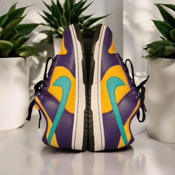 Nike Women's Size 9 Purple Lisa Leslie and Emerald mid top Sneakers. - Picture 6 of 10